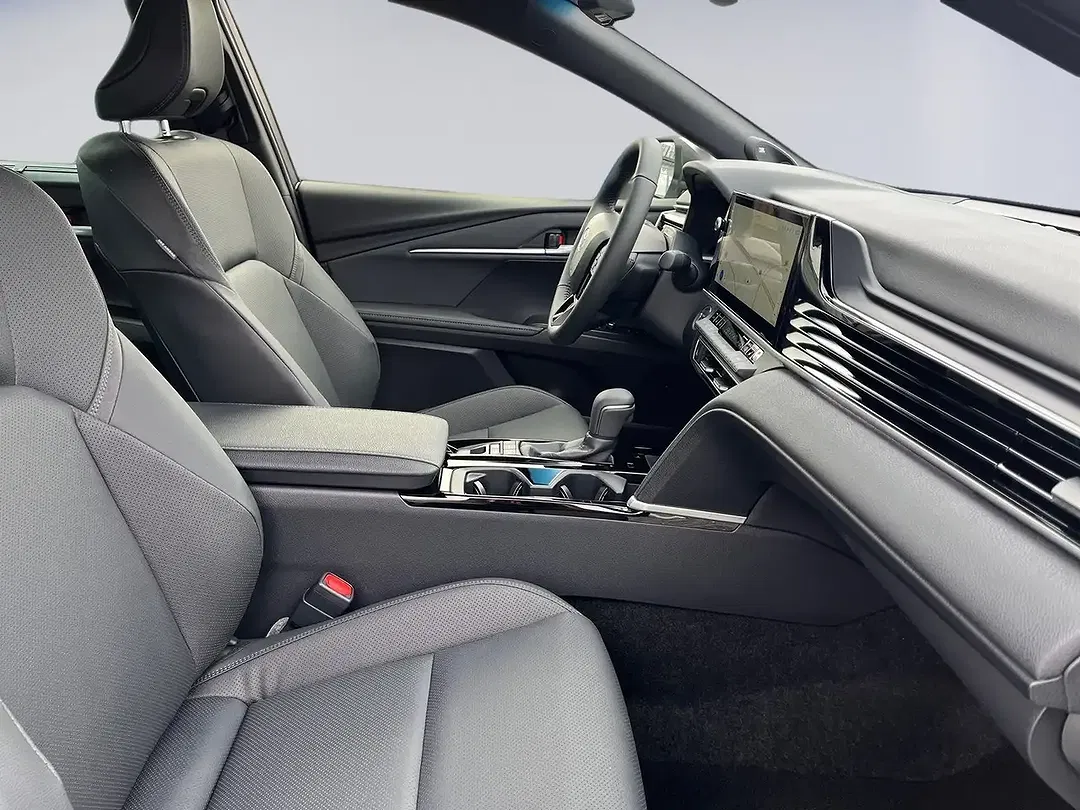 Toyota Camry Hybrid Executive - Thumbnail 10