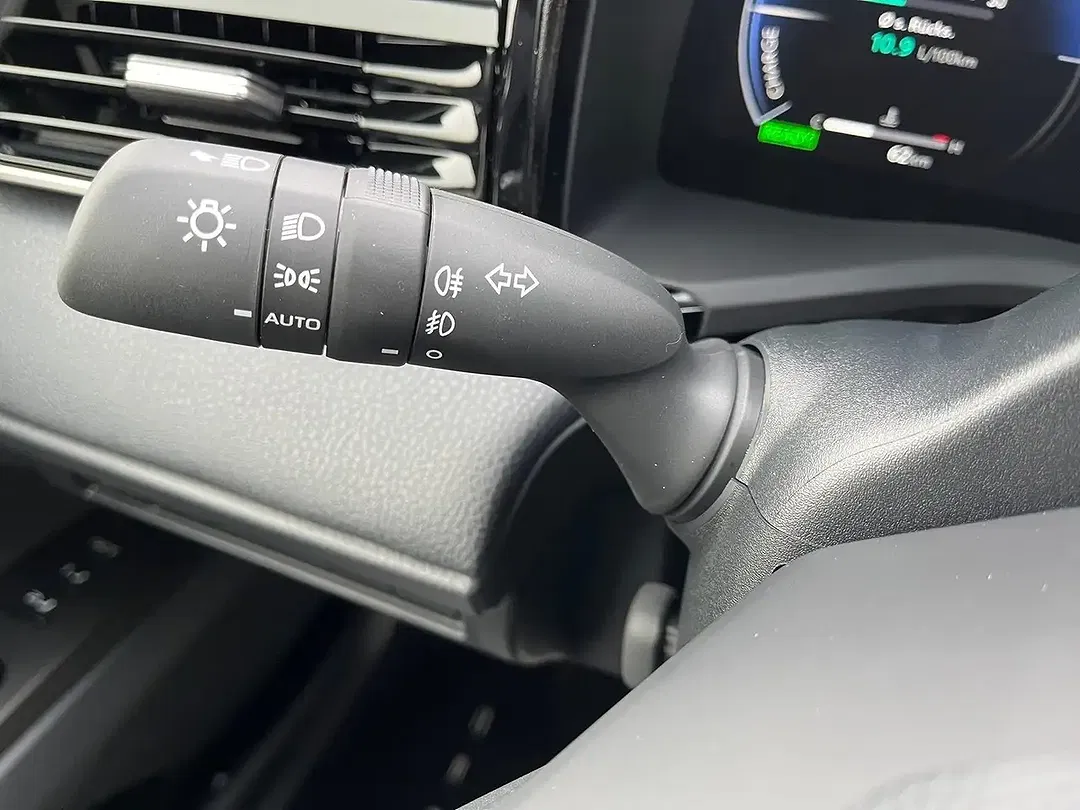Toyota Camry Hybrid Executive - Thumbnail 13