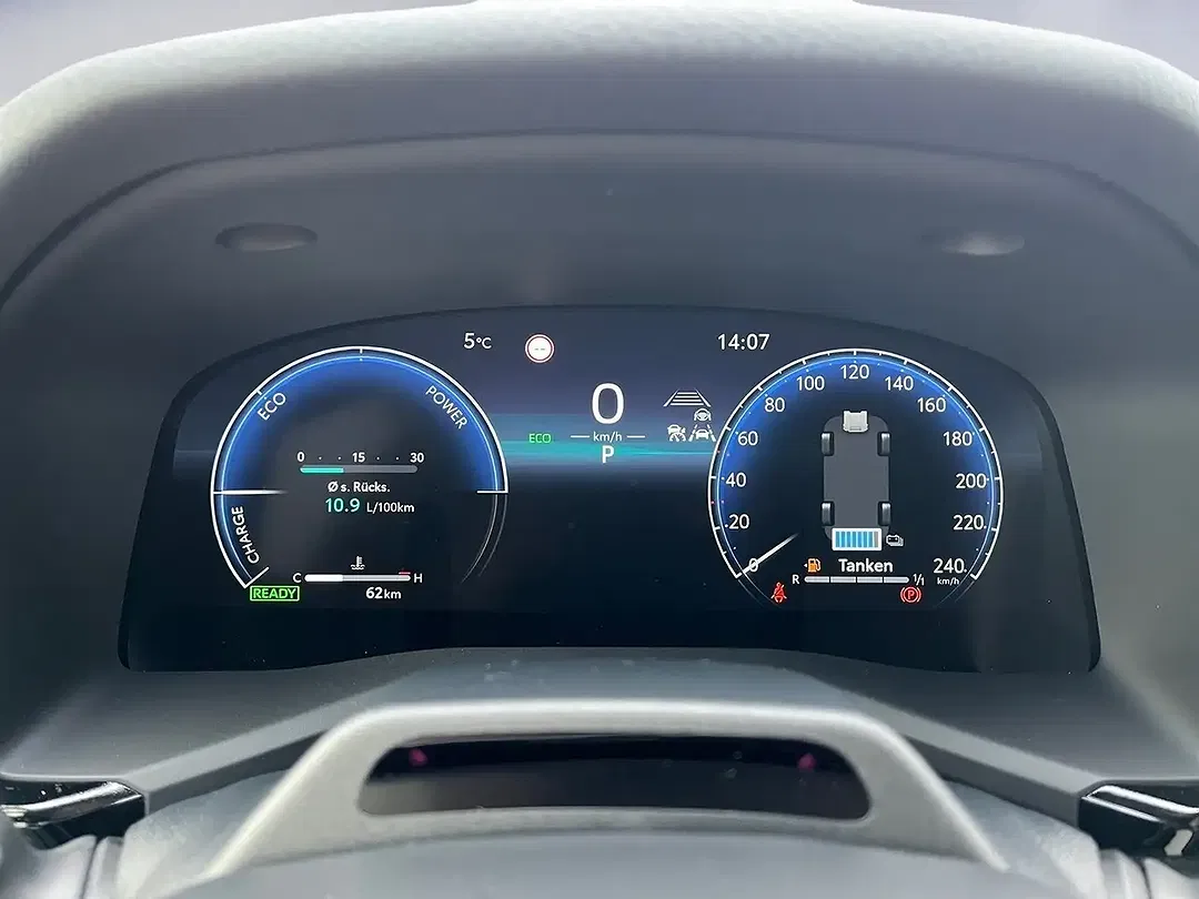 Toyota Camry Hybrid Executive - Thumbnail 14