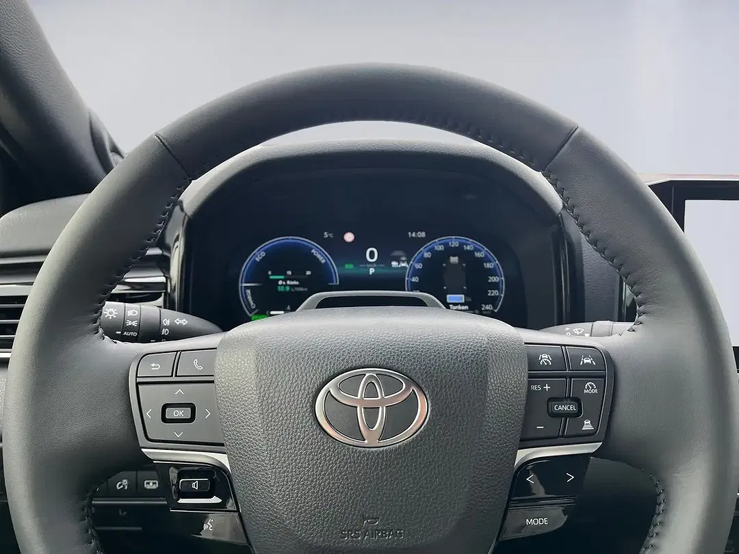 Toyota Camry Hybrid Executive - Thumbnail 15
