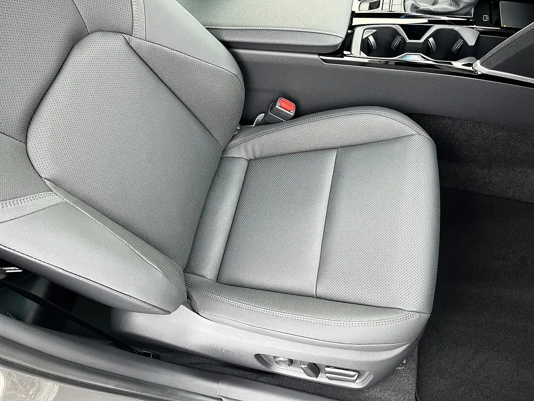 Toyota Camry Hybrid Executive - Thumbnail 16