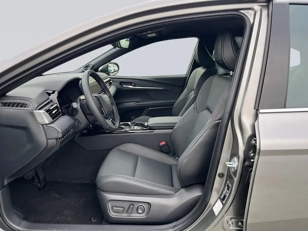 Toyota Camry Hybrid Executive - Thumbnail 18