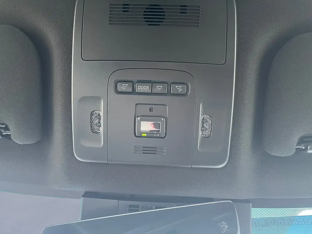 Toyota Camry Hybrid Executive - Thumbnail 21