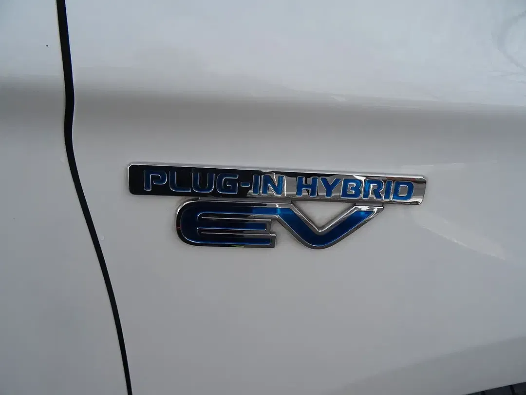 Mitsubishi Outlander PHEV Hybrid Basis Spirit - Thumbnail 3