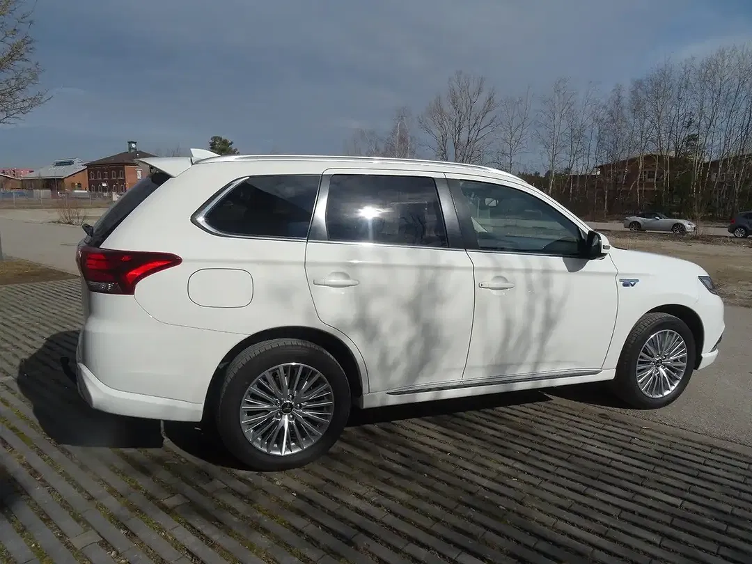 Mitsubishi Outlander PHEV Hybrid Basis Spirit - Thumbnail 4