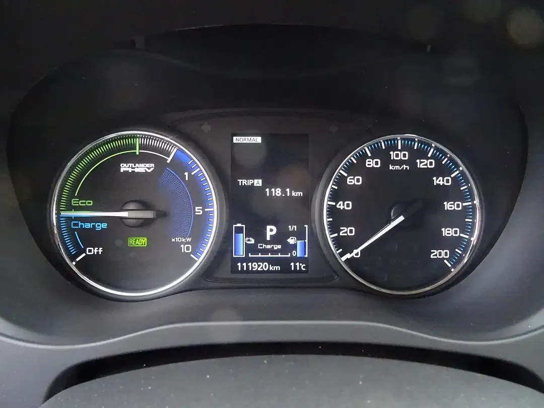Mitsubishi Outlander PHEV Hybrid Basis Spirit - Thumbnail 6
