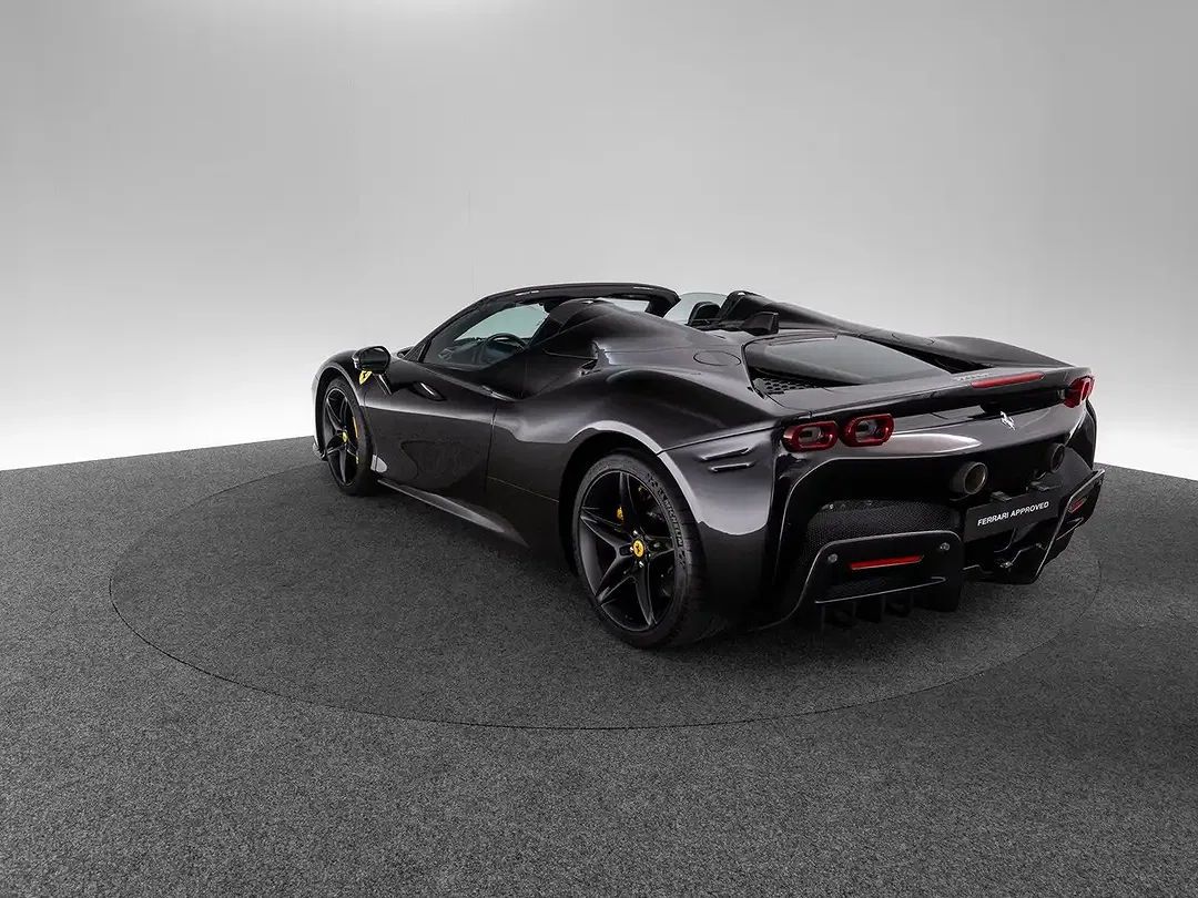 Ferrari SF90 Spider - Thumbnail 3