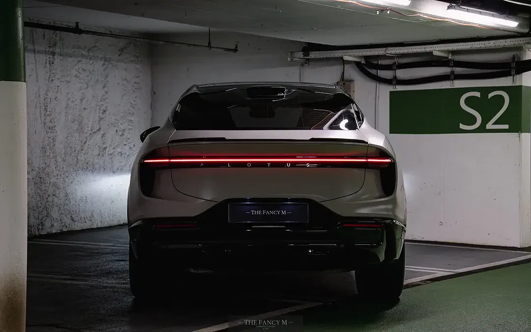 Lotus Eletre R - Thumbnail 5