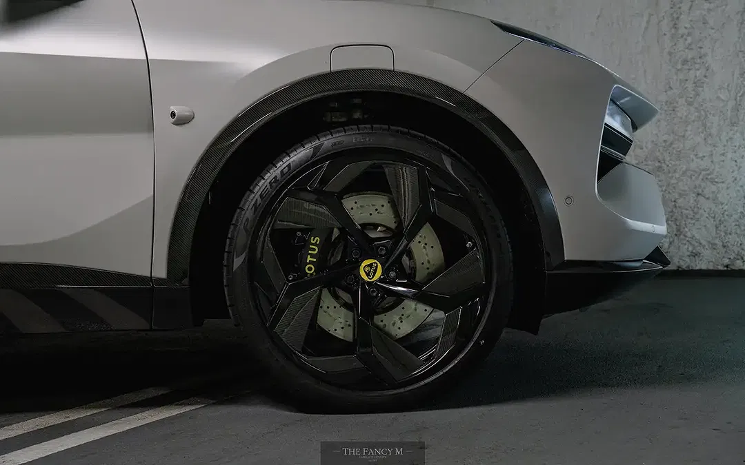 Lotus Eletre R - Thumbnail 8