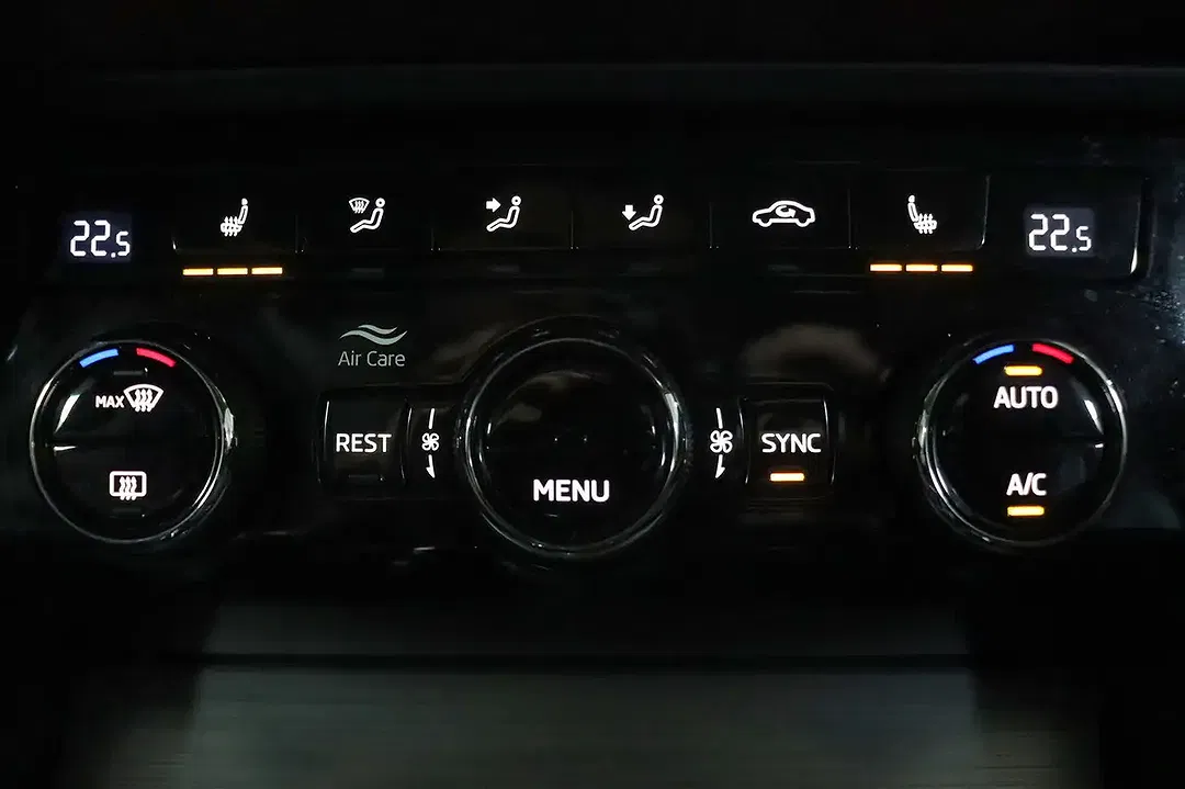 Skoda Superb 2.0 TDI DSG Combi Ambition - Thumbnail 12