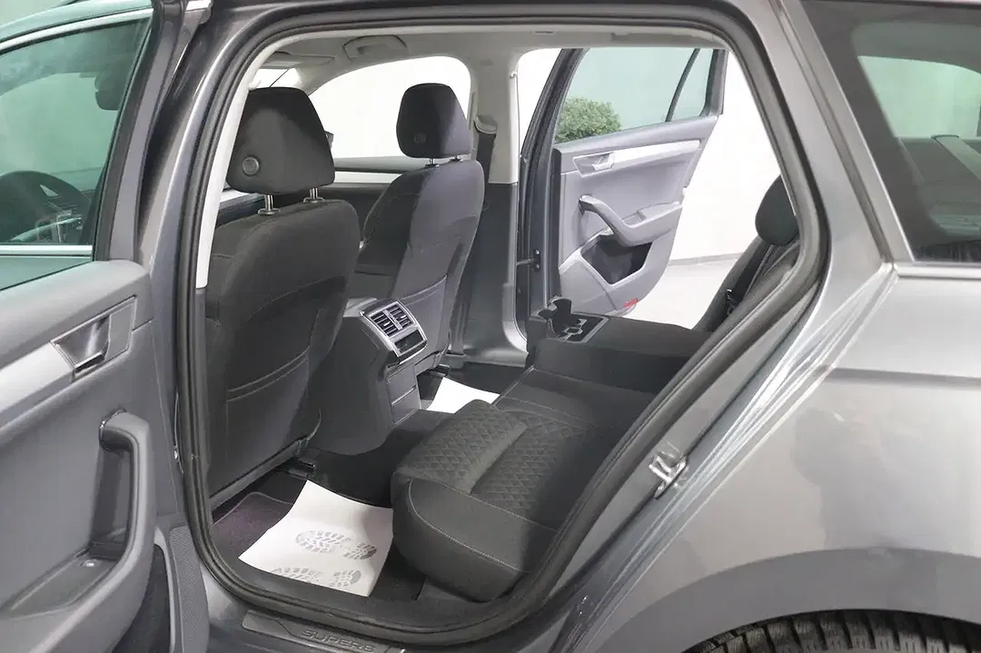 Skoda Superb 2.0 TDI DSG Combi Ambition - Thumbnail 7