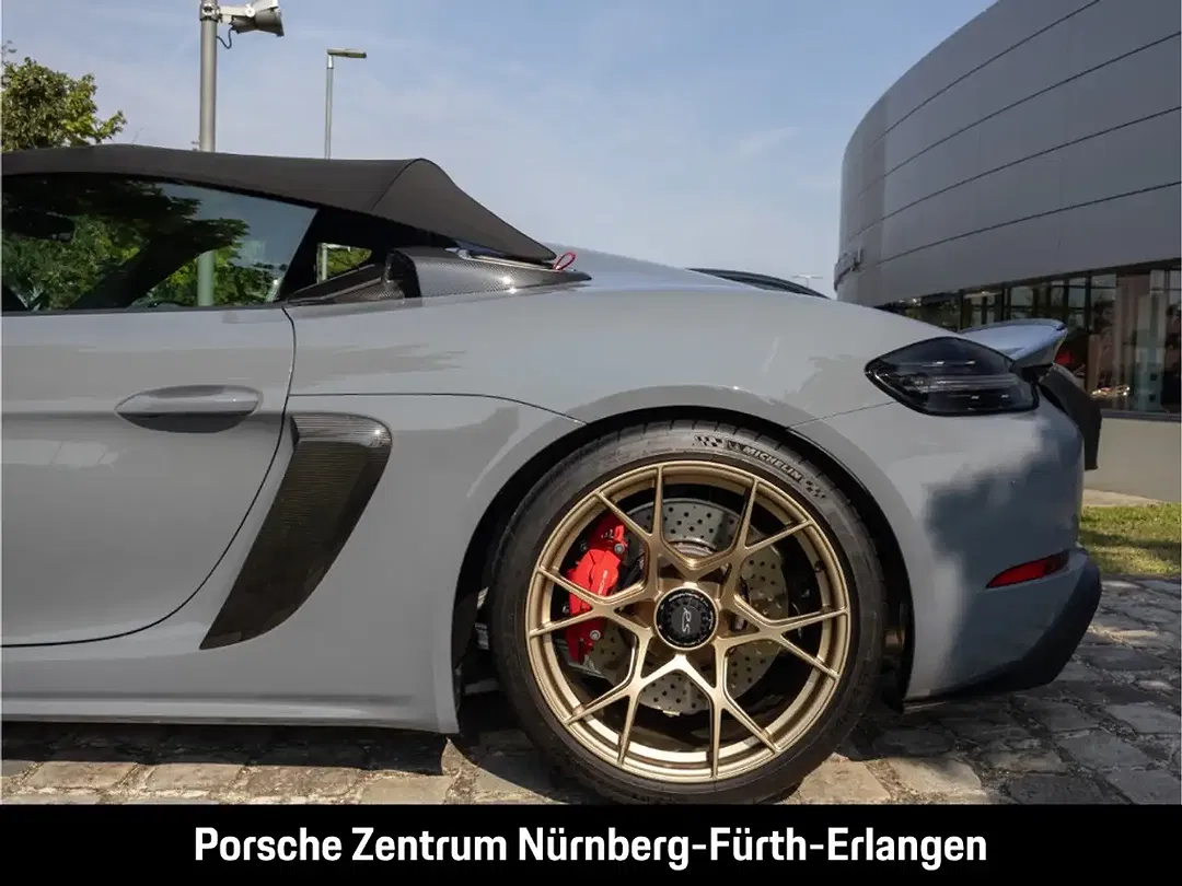 Porsche 718 Spyder RS - Thumbnail 13