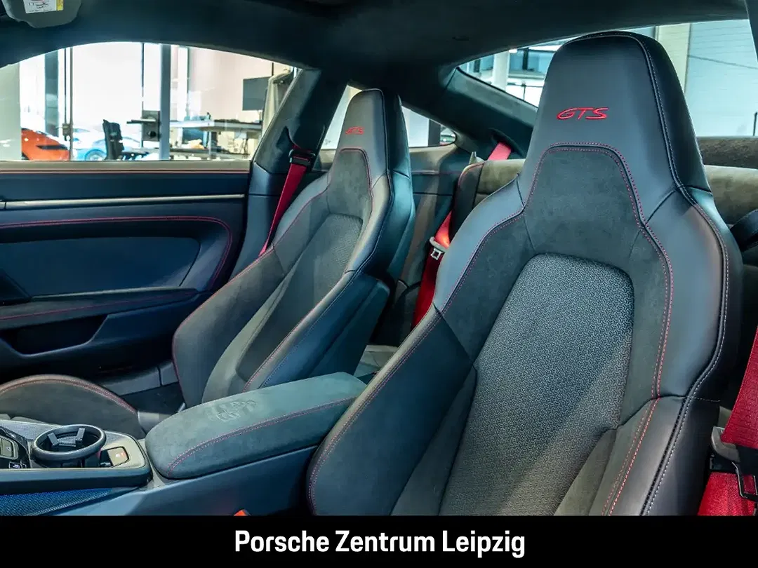Porsche 992 Carrera 4 GTS - foto 15