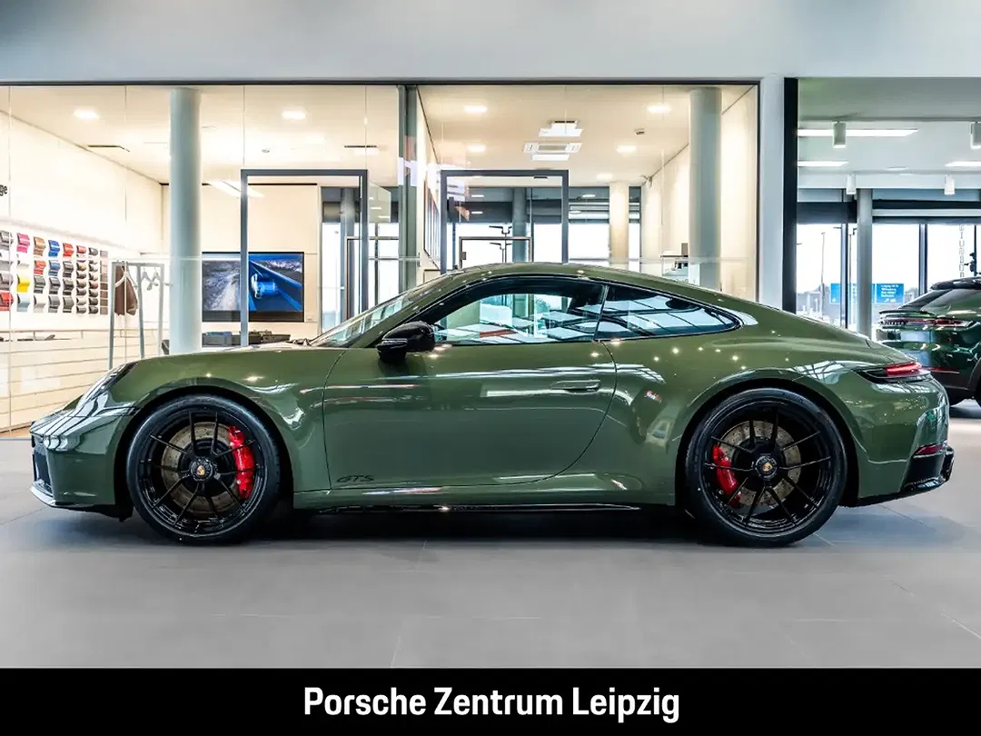 Porsche 992 Carrera 4 GTS - foto 2