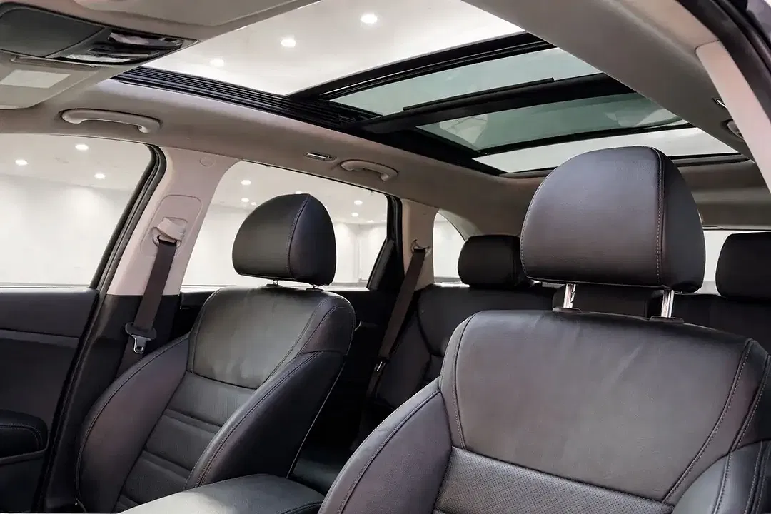 Kia Sorento 4WD Platinum Edition - Thumbnail 12