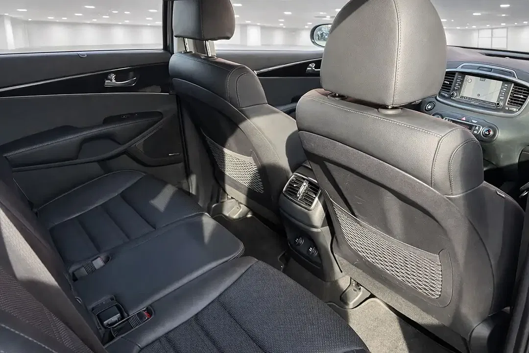 Kia Sorento 4WD Platinum Edition - Thumbnail 14