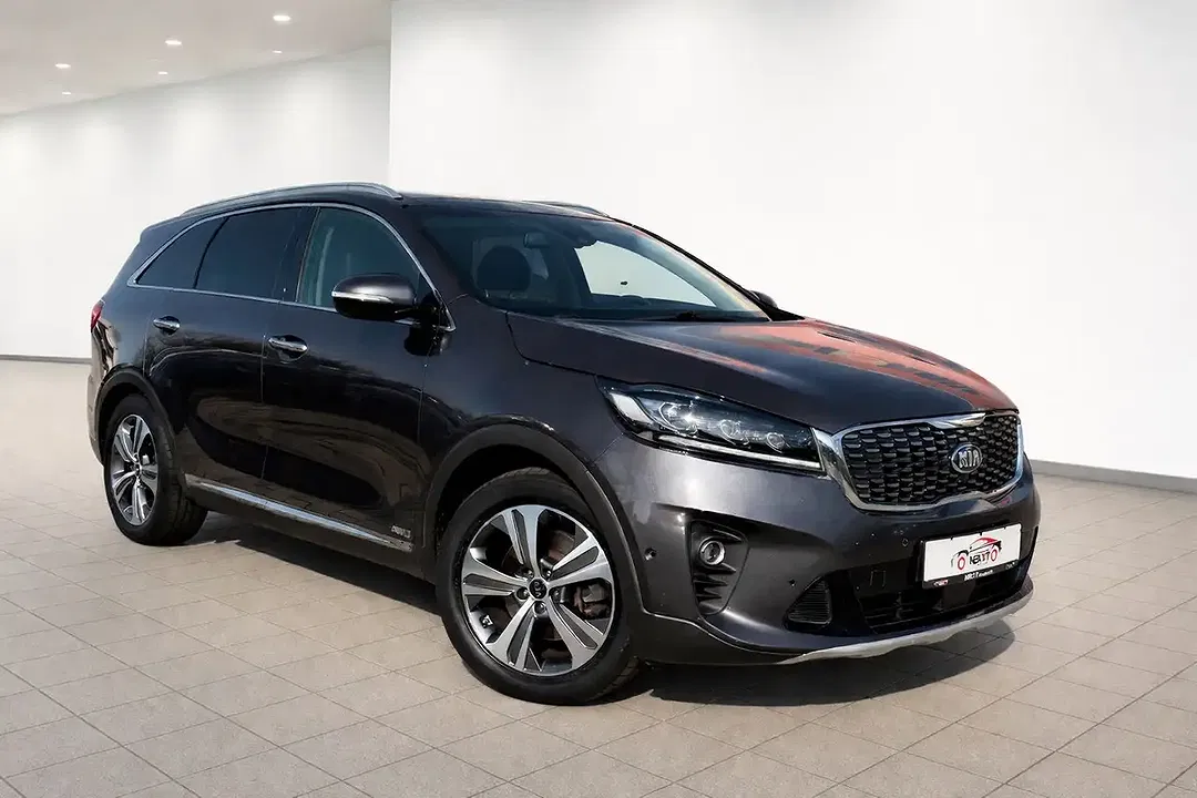 Kia Sorento 4WD Platinum Edition - Thumbnail 3