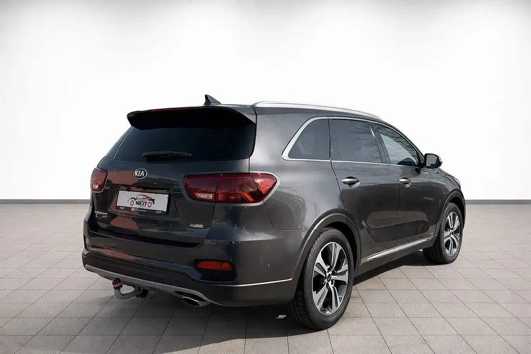 Kia Sorento 4WD Platinum Edition - Thumbnail 4