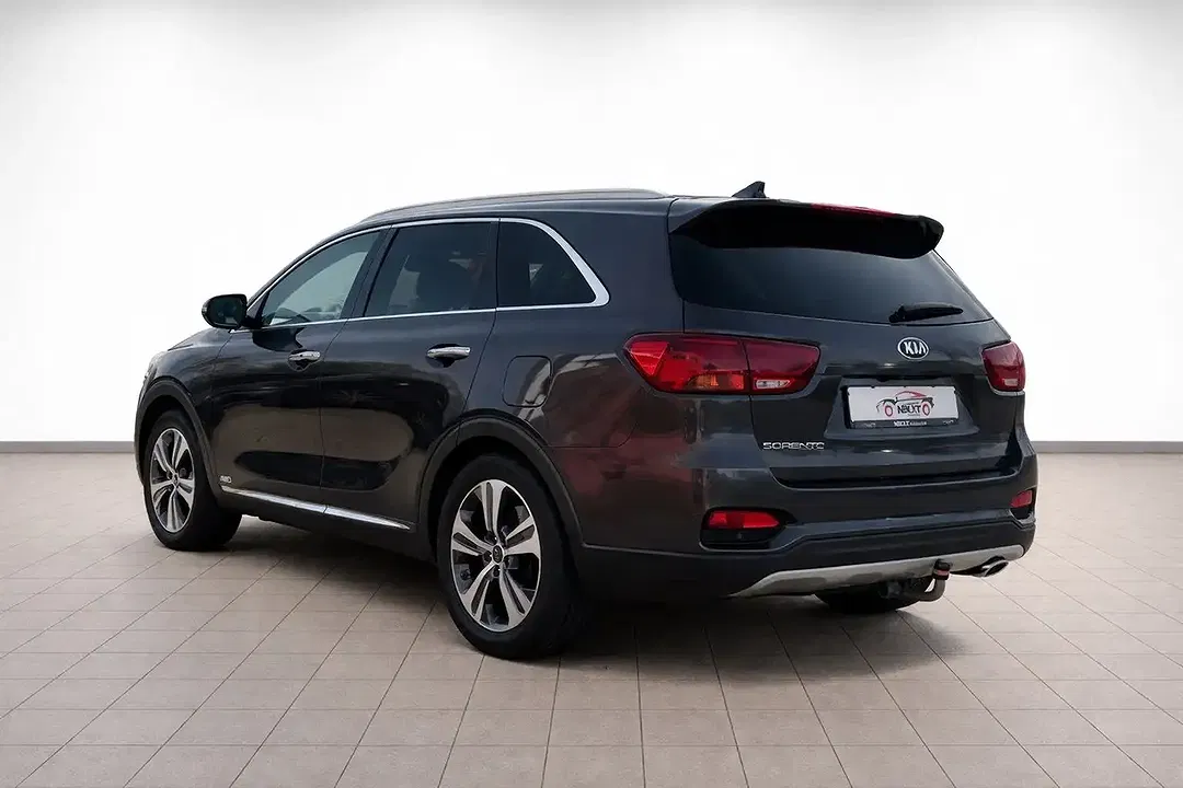 Kia Sorento 4WD Platinum Edition - Thumbnail 6