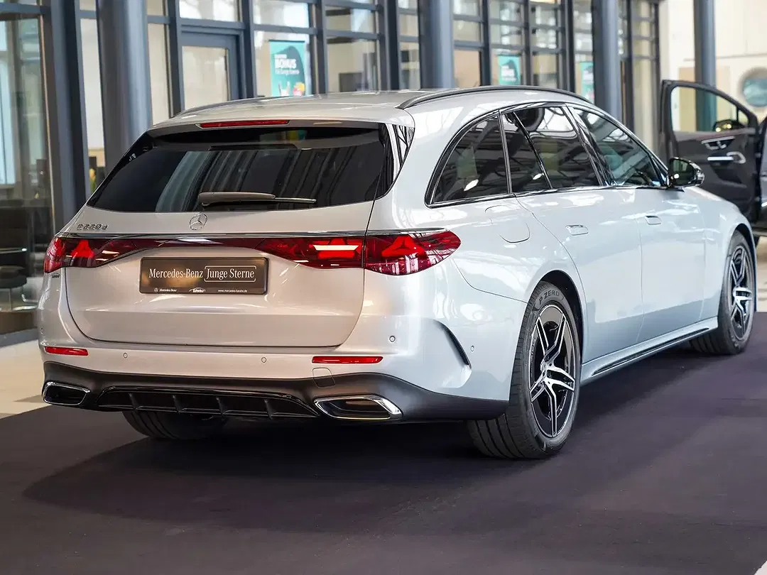 Mercedes-Benz E 220 AMG Line Night - Thumbnail 4
