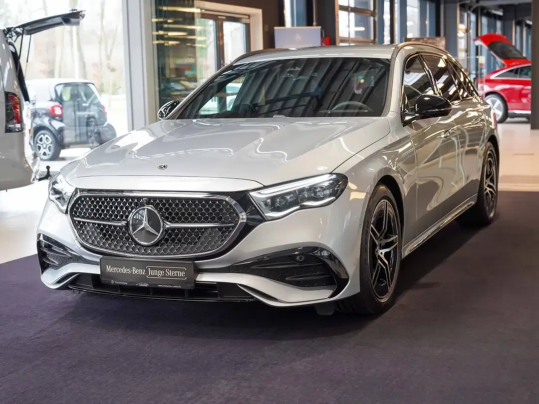 Mercedes-Benz E 220 AMG Line Night - Thumbnail 8