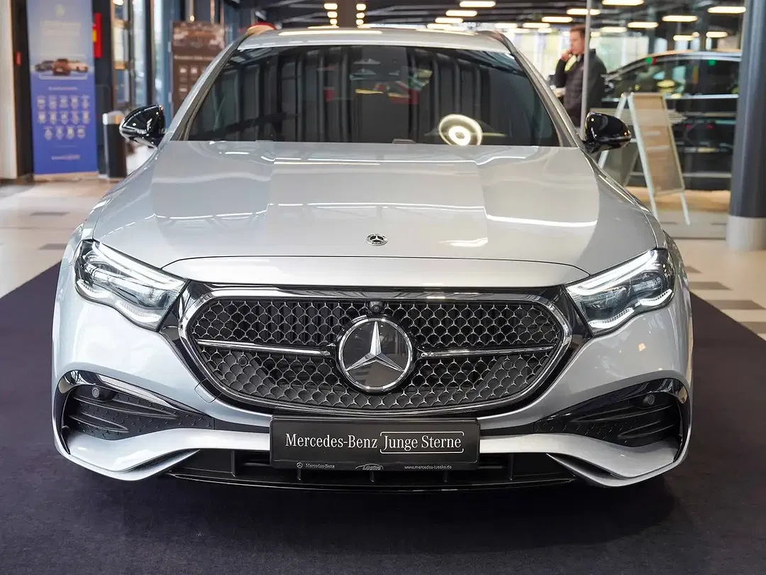 Mercedes-Benz E 220 AMG Line Night - Thumbnail 9