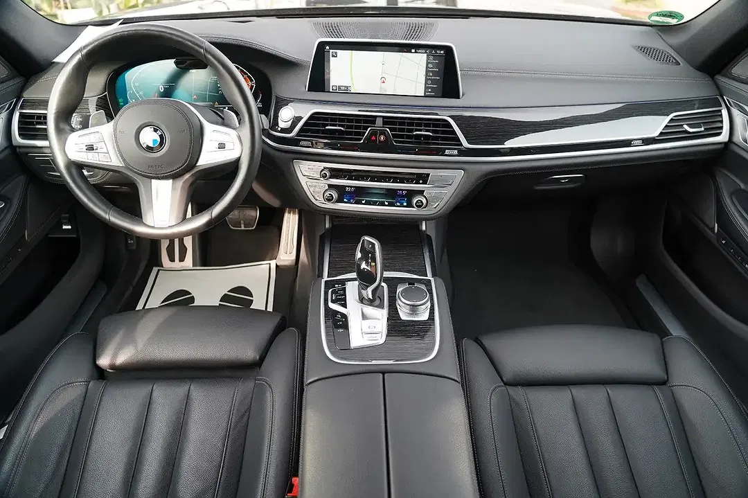 BMW 730 xDrive M Sport - Thumbnail 7