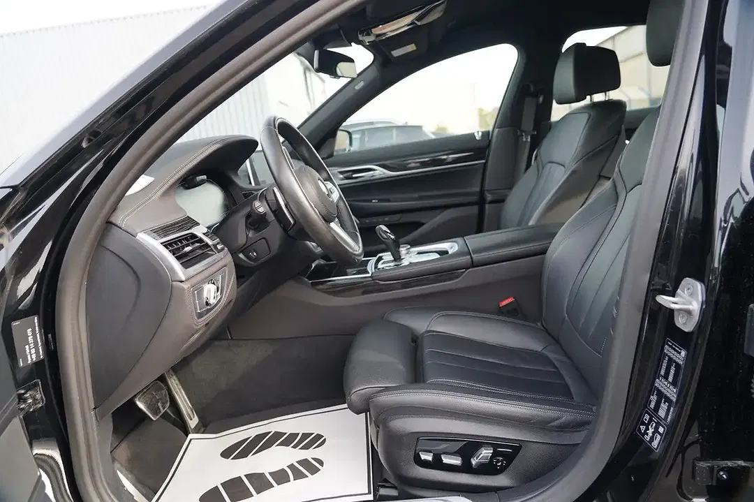 BMW 730 xDrive M Sport - Thumbnail 4