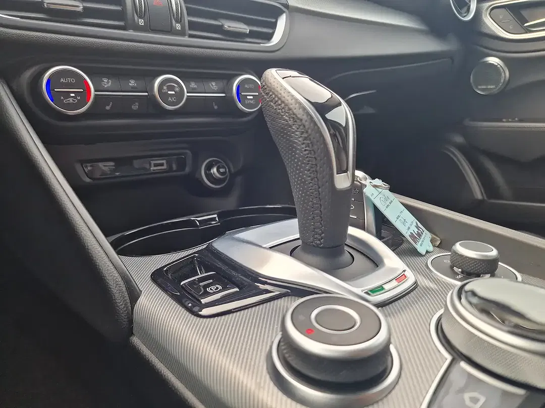 Alfa Romeo Giulia 2.0 Q4 Veloce - Thumbnail 13