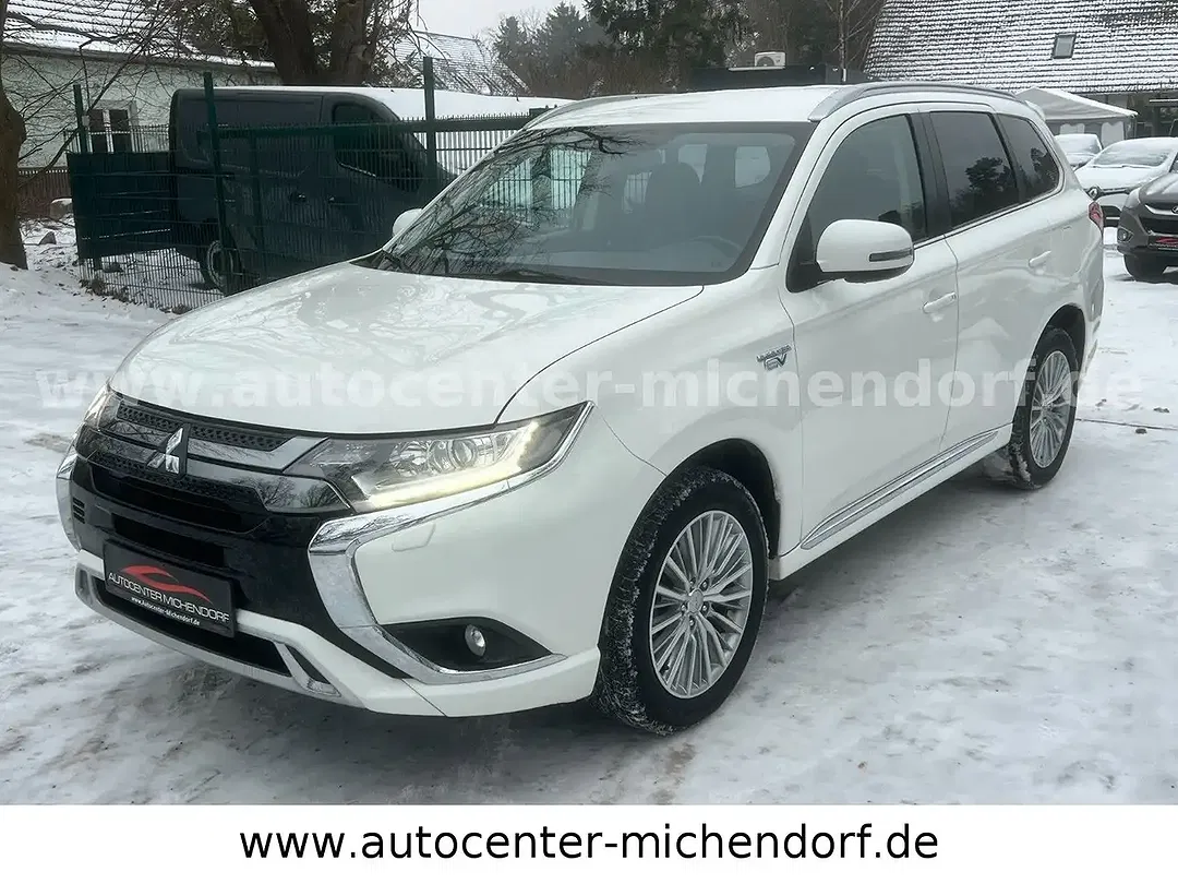 Mitsubishi Outlander PHEV 4WD - foto 1