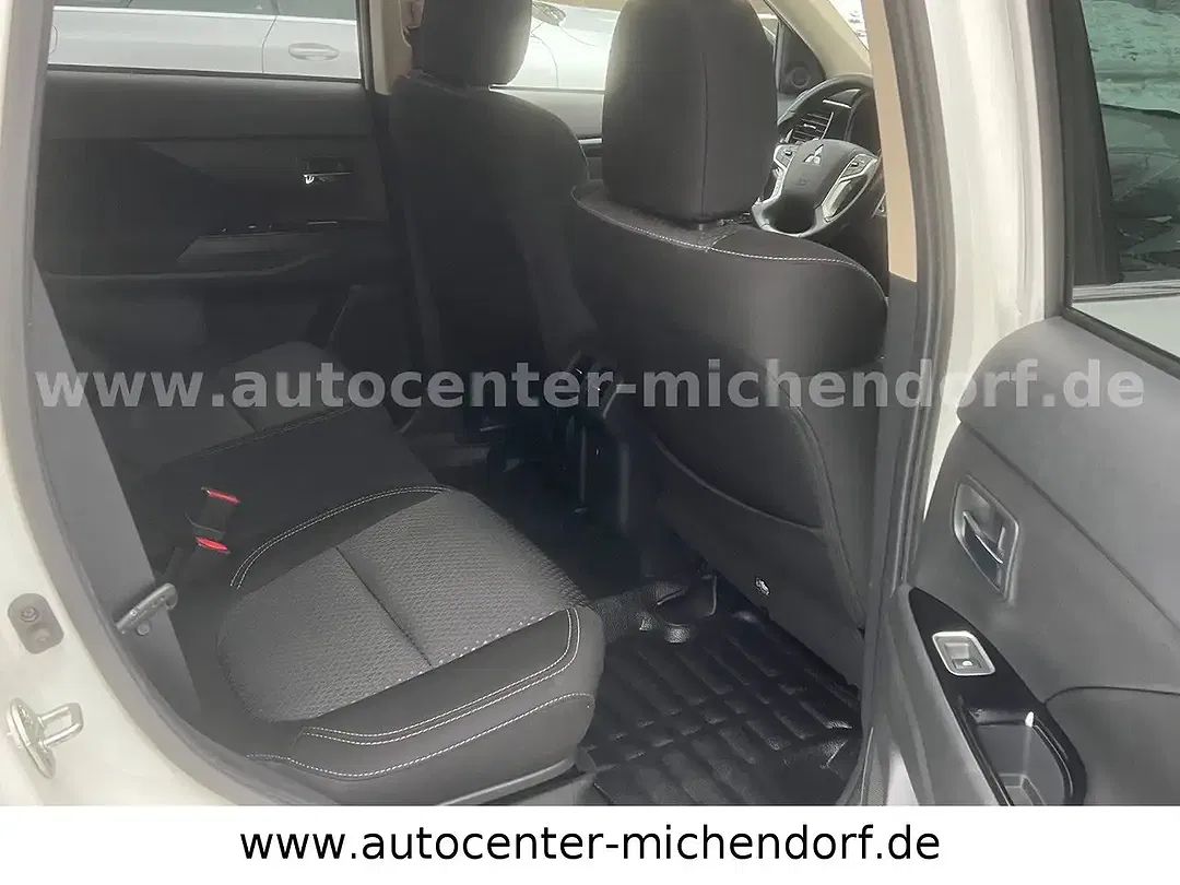 Mitsubishi Outlander PHEV 4WD - Thumbnail 10