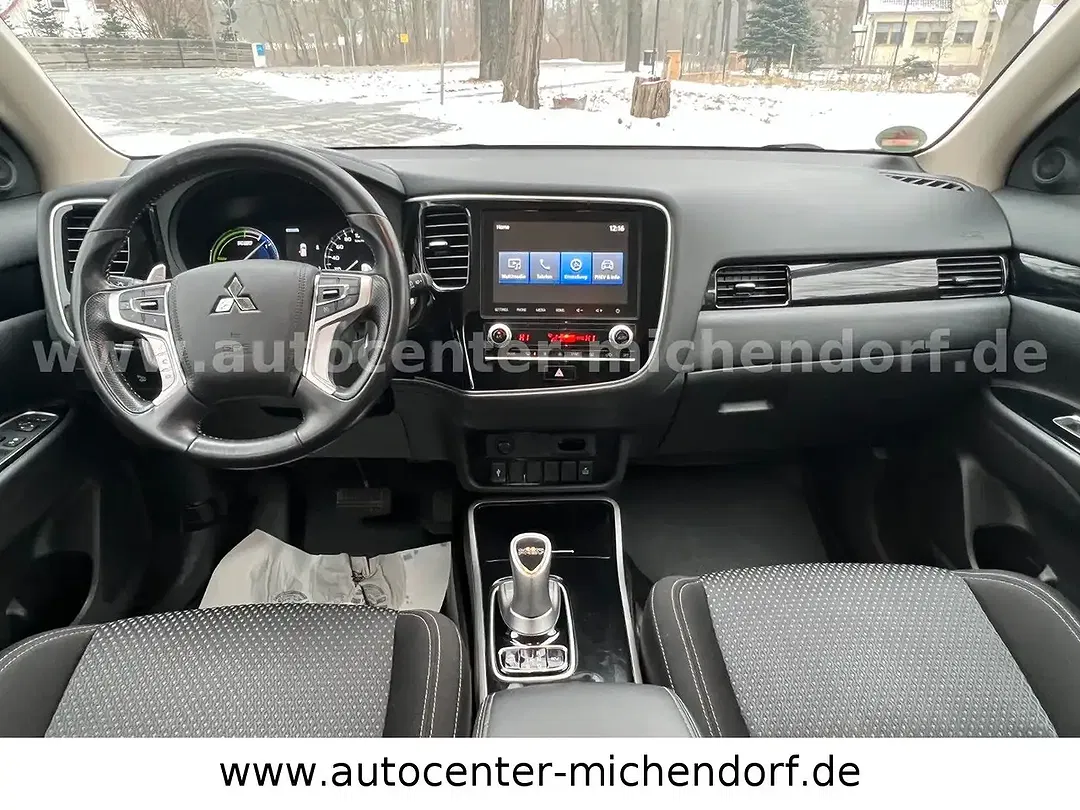 Mitsubishi Outlander PHEV 4WD - Thumbnail 13