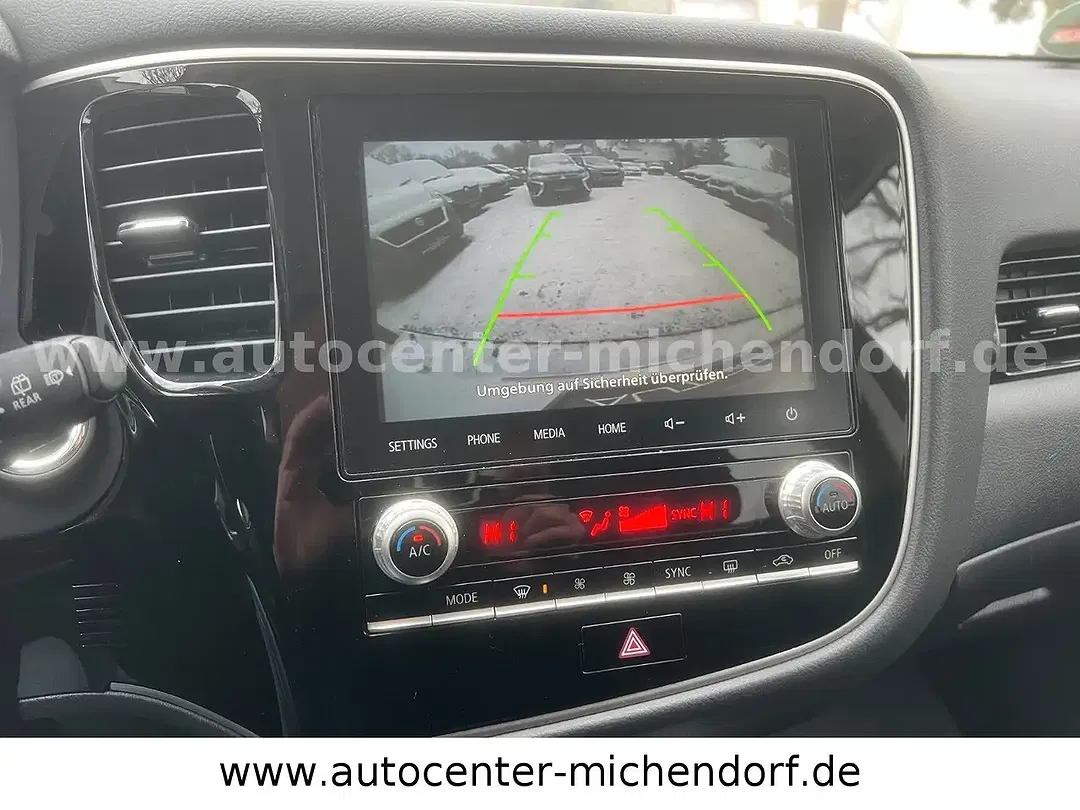 Mitsubishi Outlander PHEV 4WD - Thumbnail 17