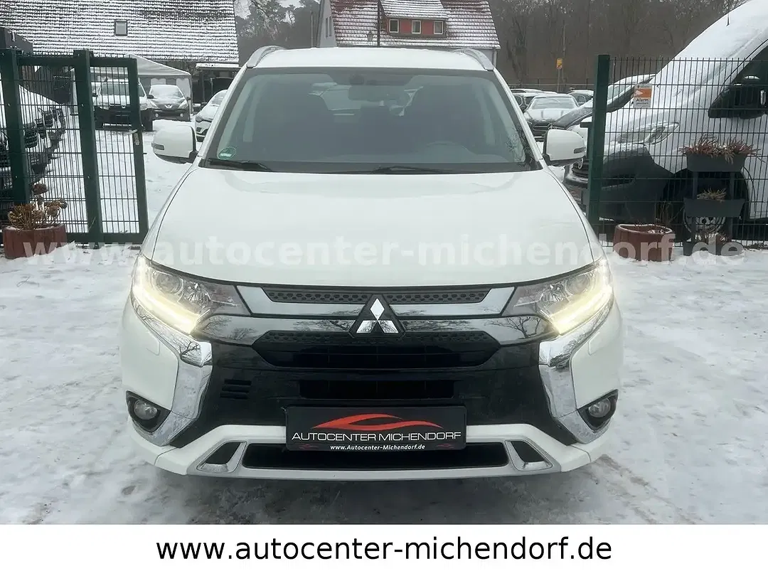 Mitsubishi Outlander PHEV 4WD - foto 2