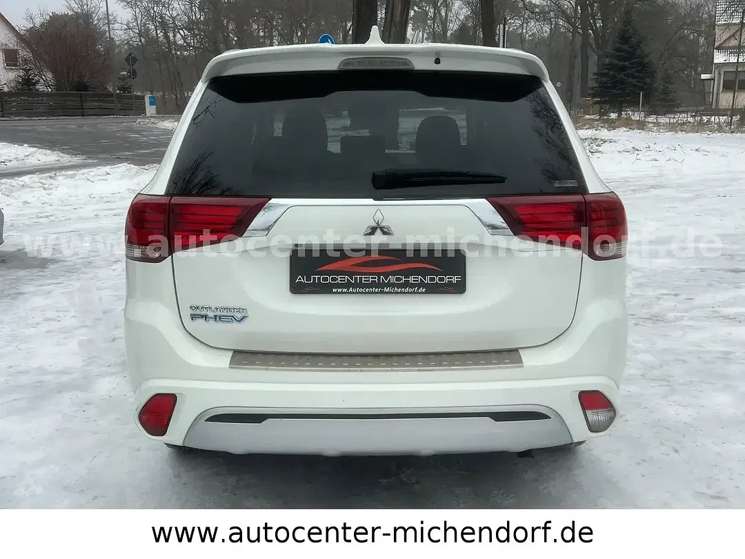 Mitsubishi Outlander PHEV 4WD - Thumbnail 5