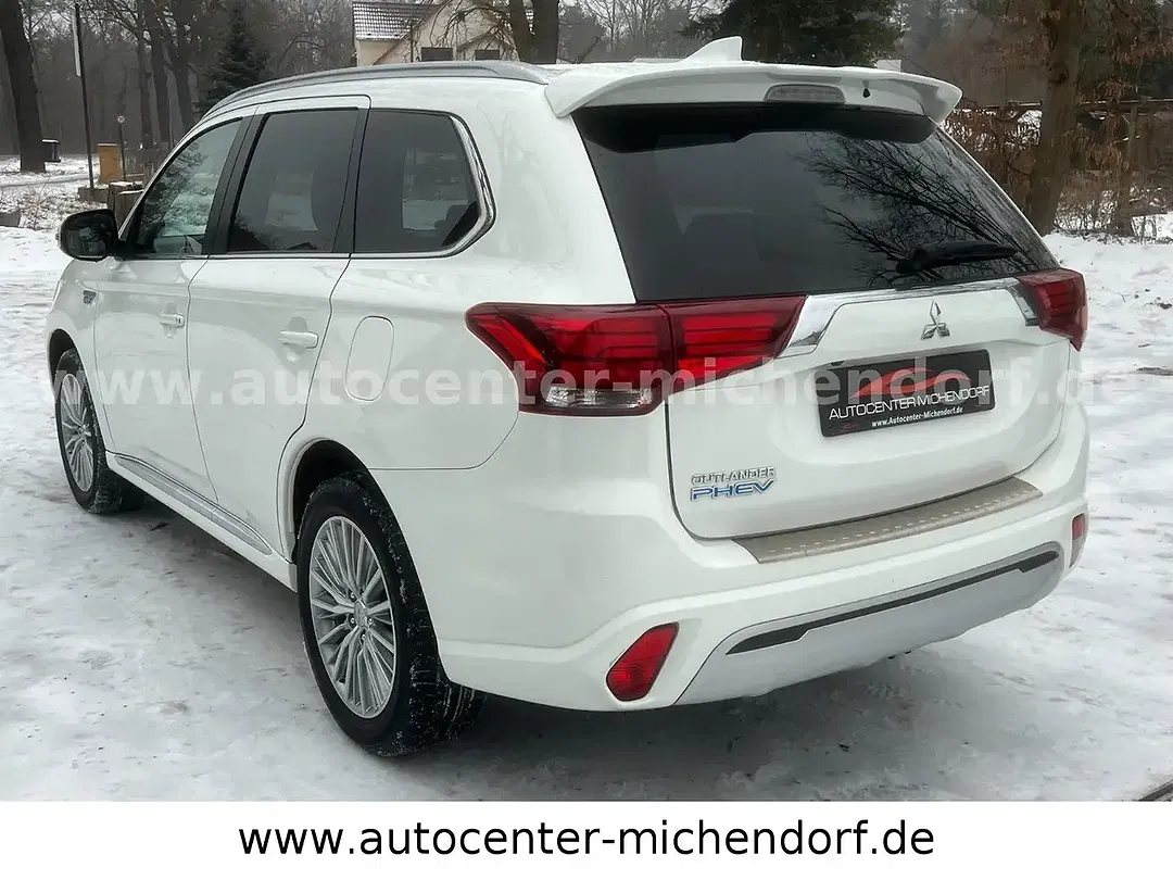 Mitsubishi Outlander PHEV 4WD - Thumbnail 6