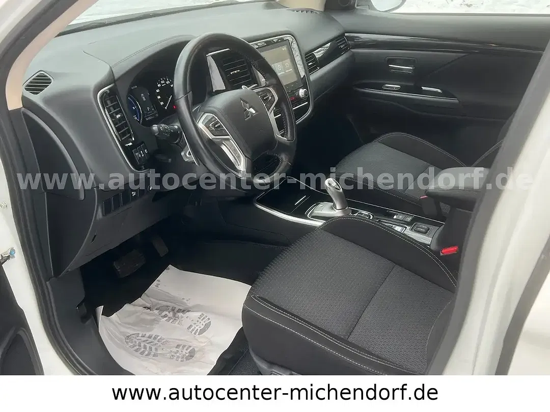 Mitsubishi Outlander PHEV 4WD - Thumbnail 7