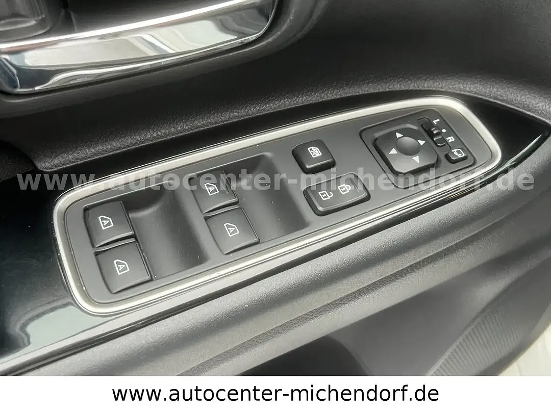 Mitsubishi Outlander PHEV 4WD - Thumbnail 8