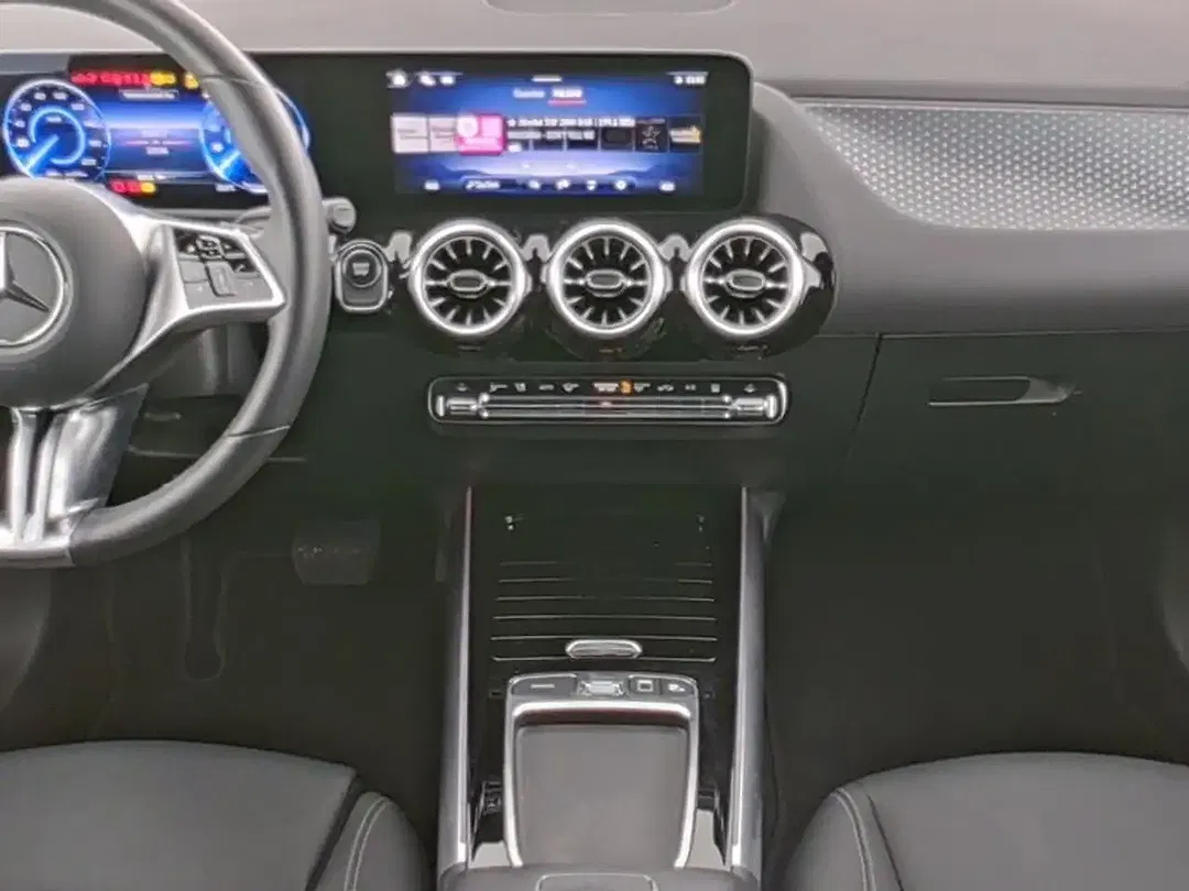 Mercedes-Benz EQA 350 4MATIC AMG Burmester - Thumbnail 6