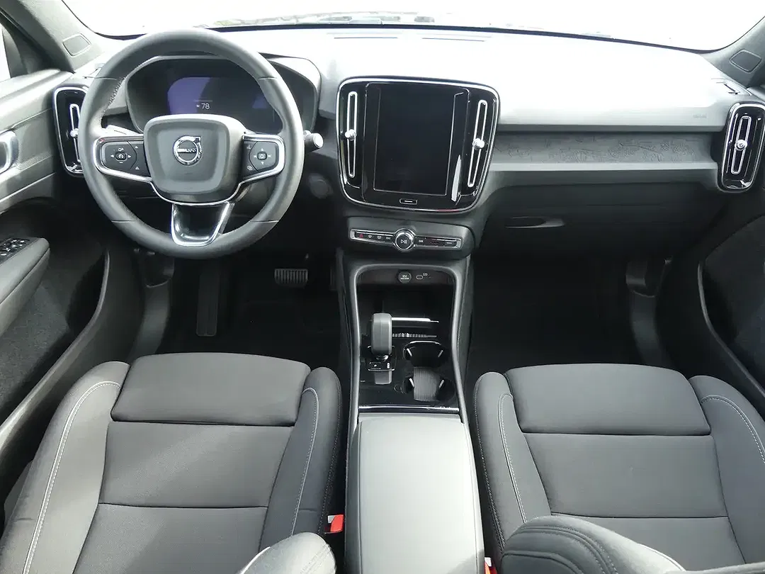 Volvo XC40 EV Recharge Plus - Thumbnail 8