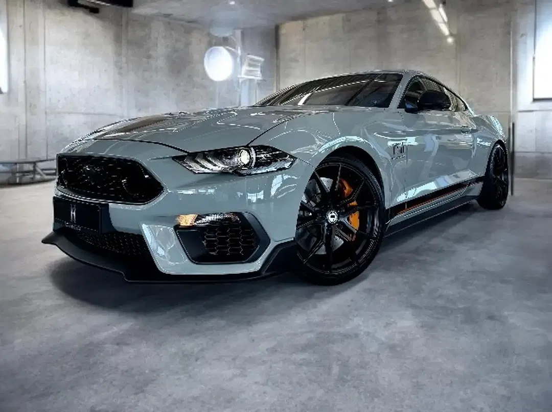 Ford Mustang - foto 1