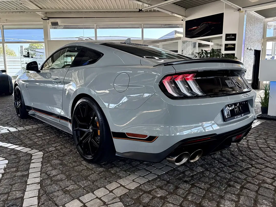 Ford Mustang - Thumbnail 13