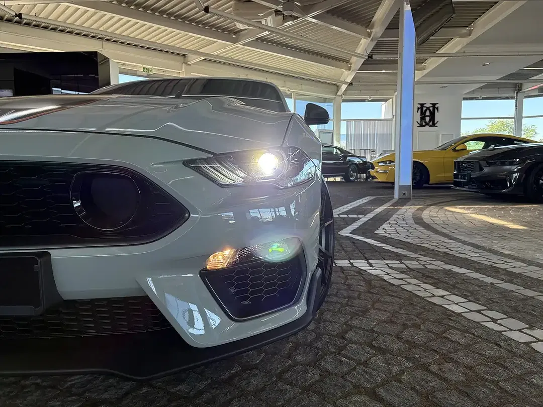 Ford Mustang - foto 2
