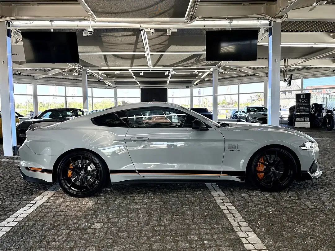 Ford Mustang - Thumbnail 6