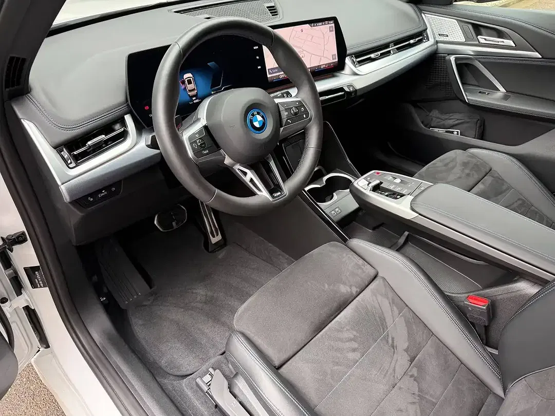 BMW iX1 eDrive M - Thumbnail 10