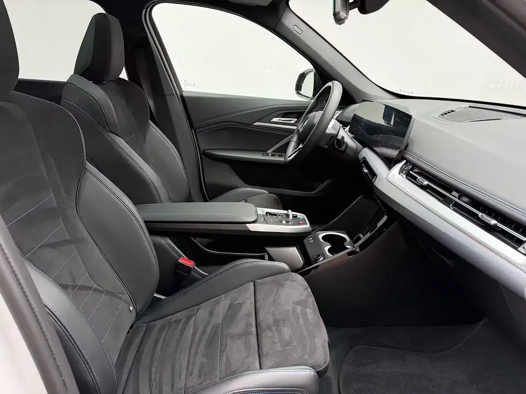 BMW iX1 eDrive M - Thumbnail 11