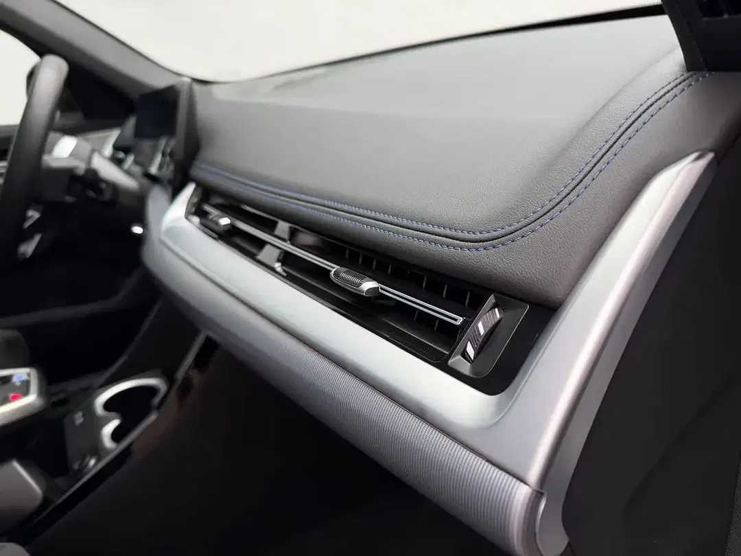 BMW iX1 eDrive M - Thumbnail 14