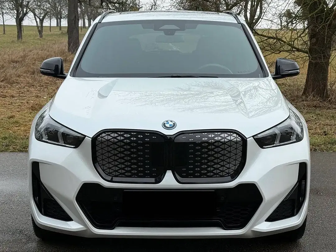BMW iX1 eDrive M - Thumbnail 3