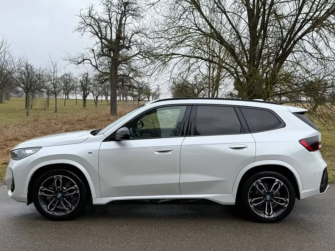 BMW iX1 eDrive M - Thumbnail 5