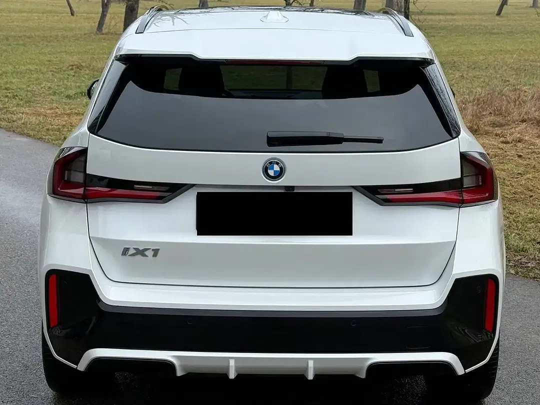 BMW iX1 eDrive M - Thumbnail 8